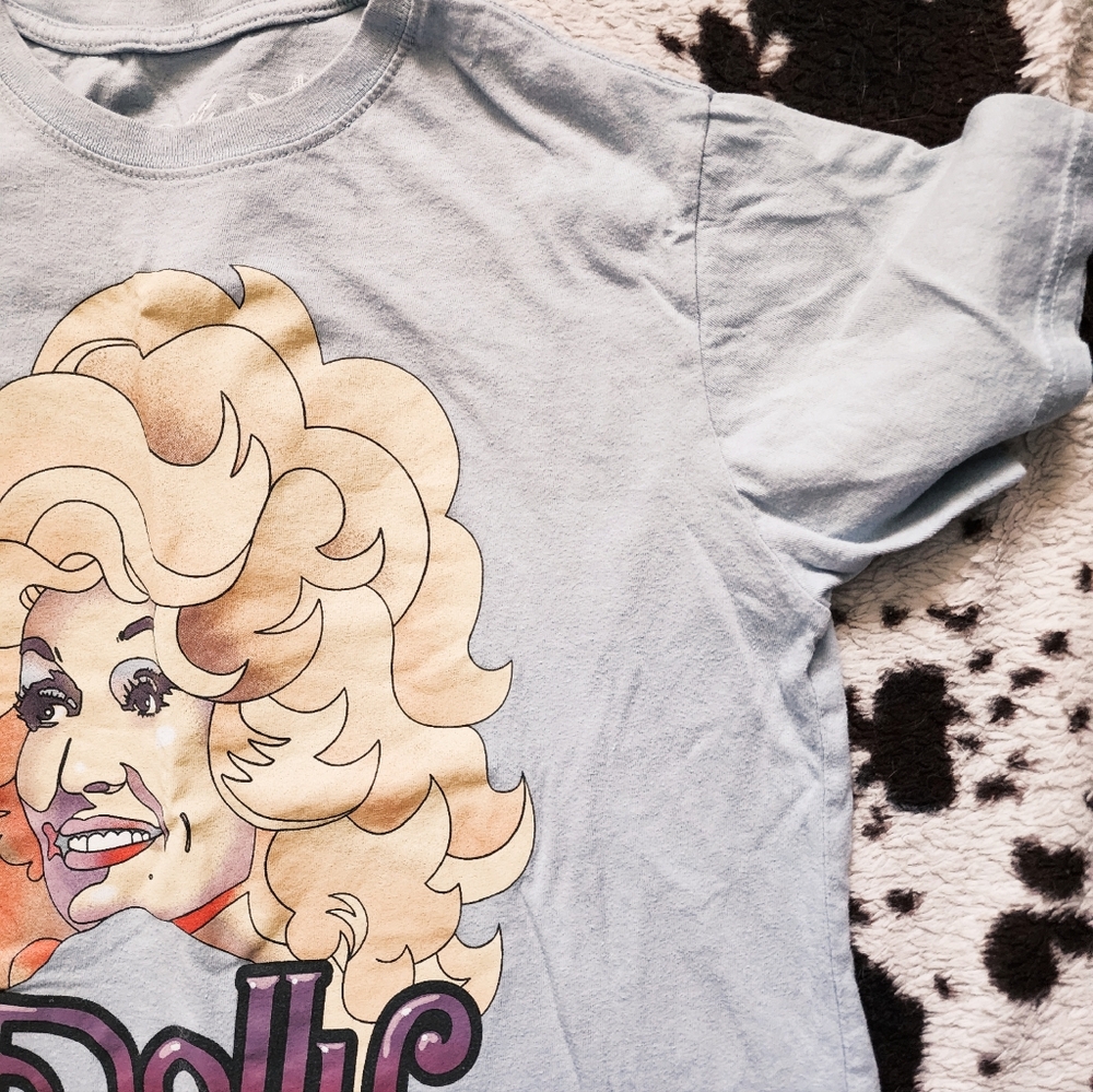 "DOLLY PARTON" WOMEN'S CLASSIC GRAPHIC - LIGHT BLUE - Picture 3 of 4